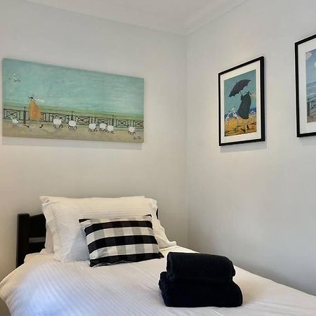 Lavender Apartment - Spacious Apartment Close To The Beach Deal Ngoại thất bức ảnh