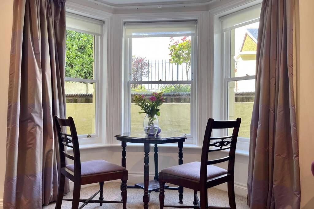 Lavender Apartment - Spacious Apartment Close To The Beach Deal Ngoại thất bức ảnh