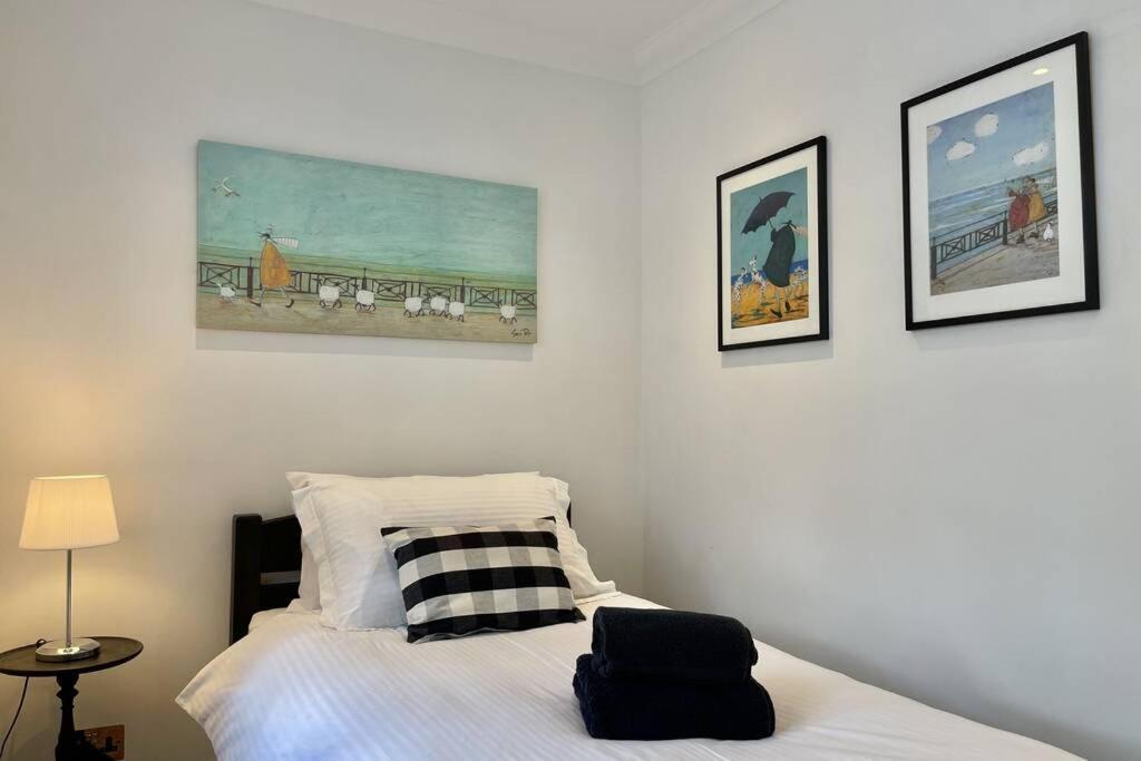Lavender Apartment - Spacious Apartment Close To The Beach Deal Ngoại thất bức ảnh