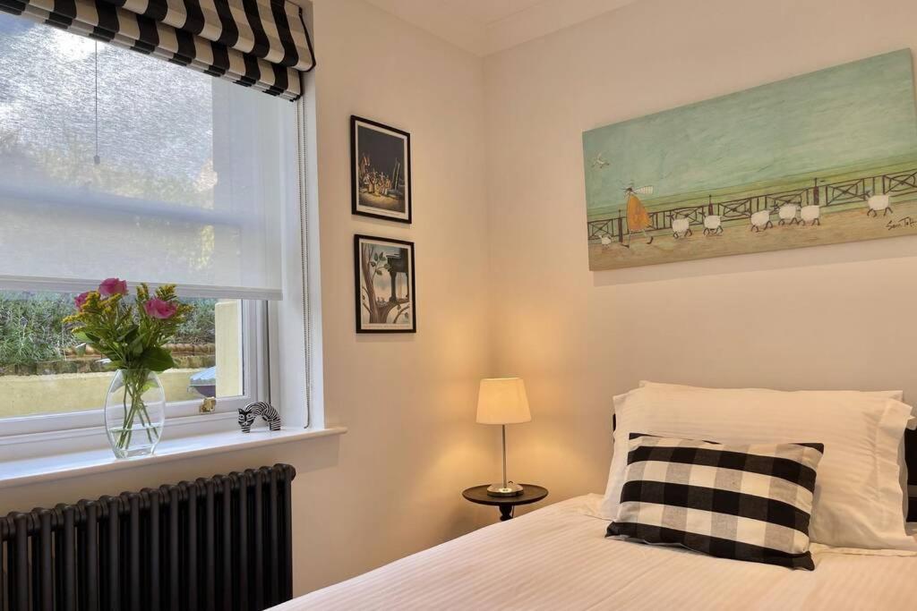 Lavender Apartment - Spacious Apartment Close To The Beach Deal Ngoại thất bức ảnh