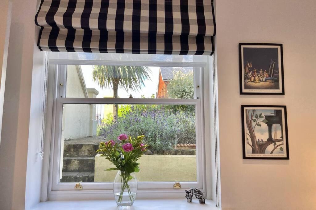 Lavender Apartment - Spacious Apartment Close To The Beach Deal Ngoại thất bức ảnh