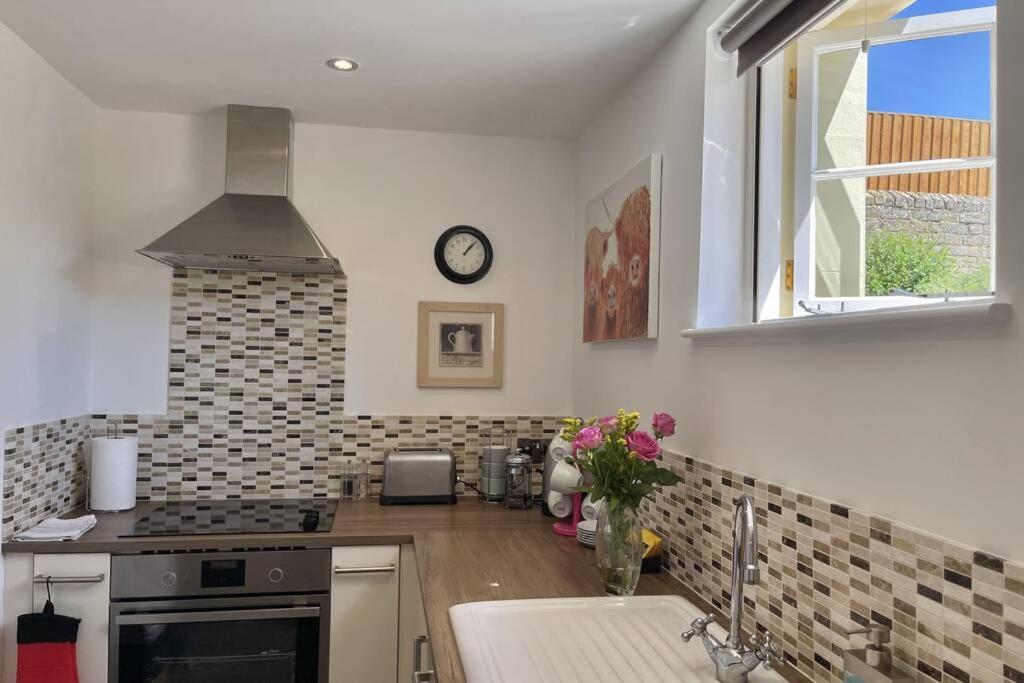 Lavender Apartment - Spacious Apartment Close To The Beach Deal Ngoại thất bức ảnh