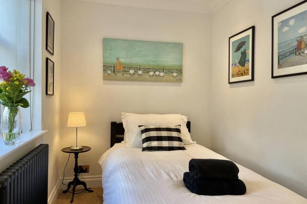 Lavender Apartment - Spacious Apartment Close To The Beach Deal Ngoại thất bức ảnh