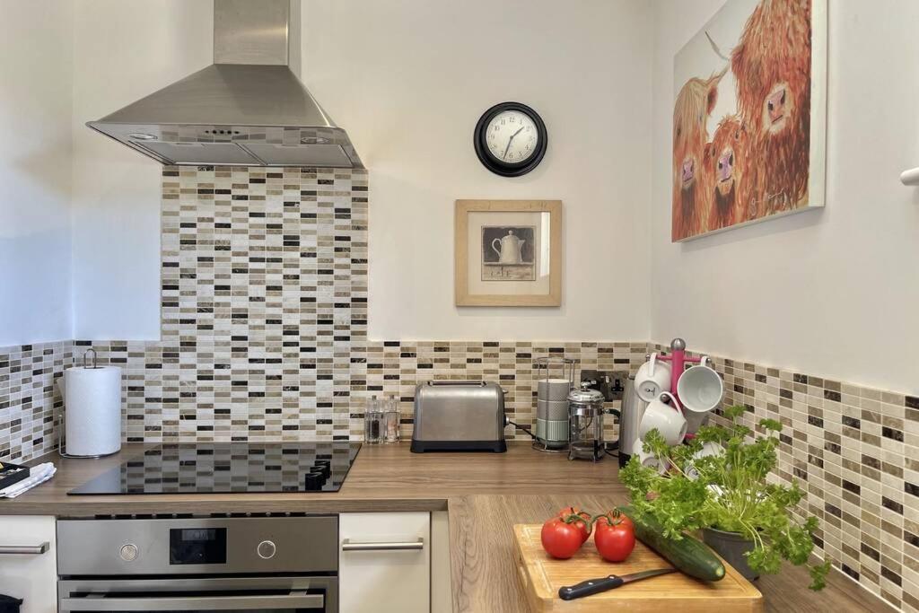 Lavender Apartment - Spacious Apartment Close To The Beach Deal Ngoại thất bức ảnh